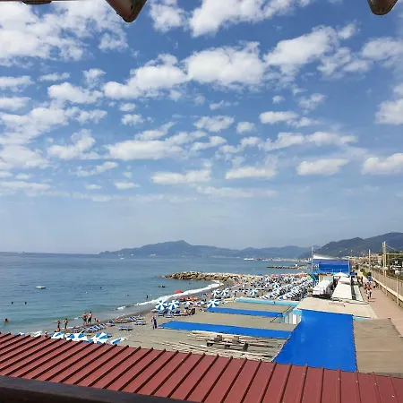 Apartament House Mezzanego
